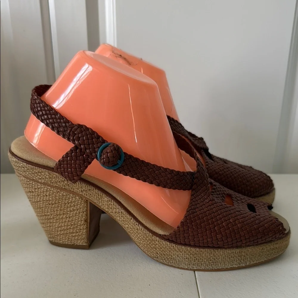 FANYLROBIN 3”HEEL BROWN LEATHER SANDALS (sz 11)